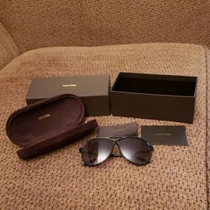 AUTHENTIC Tom Ford aviator style sunglasses